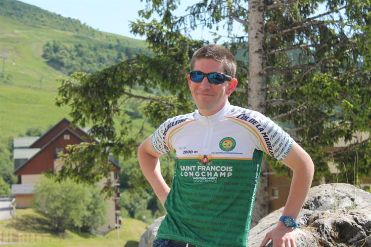 1 MAILLOT DE CYCLISTE OFFERT À SAINT-FRANÇOIS LONGCHAMP